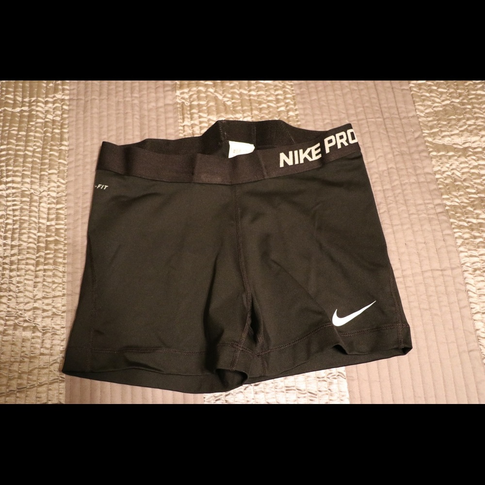 Nike Pros NEVER WORN w tag 💓